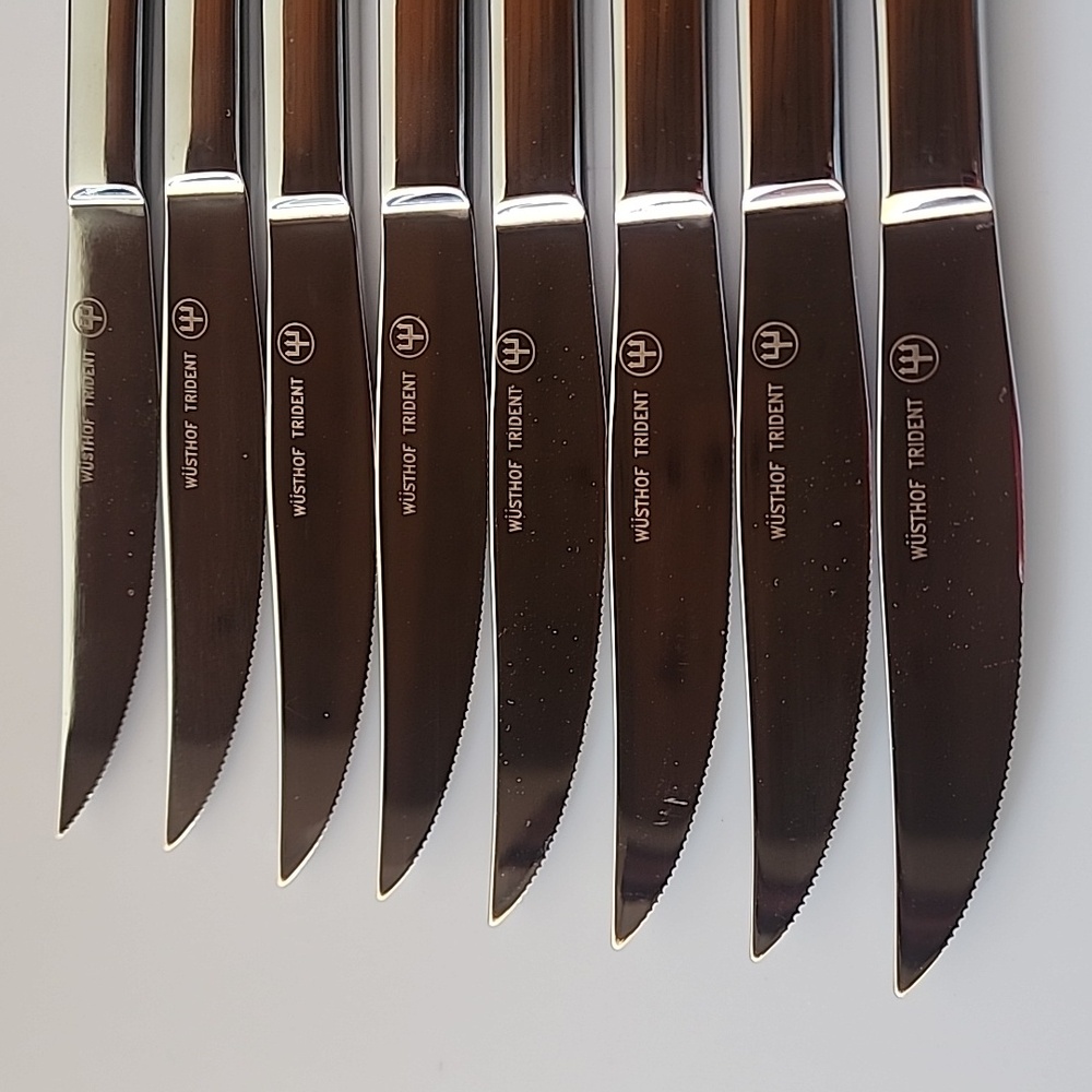 NEW Vintage, Wüsthof 8 Serrated Steak Knives. - Picture 5 of 15